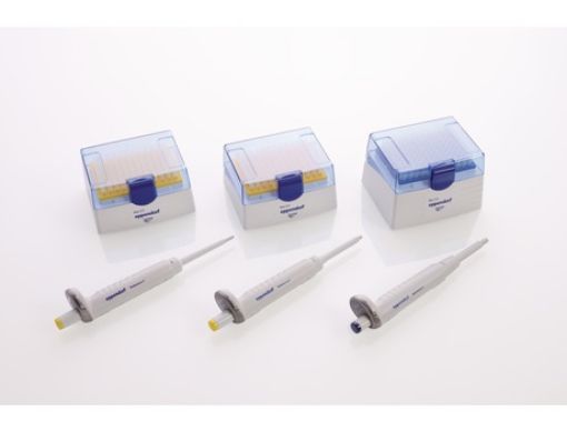 Picture of Eppendorf Reference® 2, 3-pack, 1-channel, variable, incl. epT.I.P.S.® Box or sample bag and ballpoint pen, Option 2: 2 – 20 µL yellow, 20 – 200 µL, 100 – 1,000 µL.