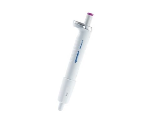 Picture of Eppendorf Reference® 2, 1-channel, variable, 0.5-5 mL, violet, incl. epT.I.P.S.® sample bag