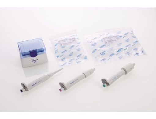 Picture of Eppendorf Reference® 2, 3-pack, 1-channel, variable, incl. epT.I.P.S.® Box or sample bag and ballpoint pen, Option 3: 100 – 1,000 µL, 0.5 – 5 mL, 1 – 10 mL.